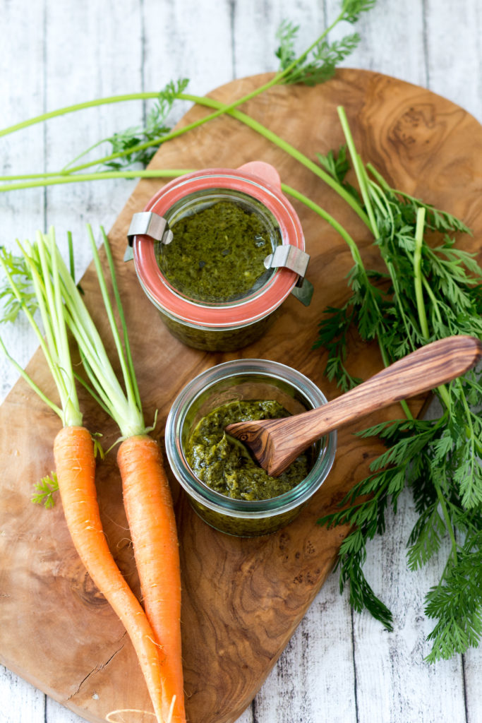 Feine Karottensuppe mit Pesto aus Karottengrün • House No 37