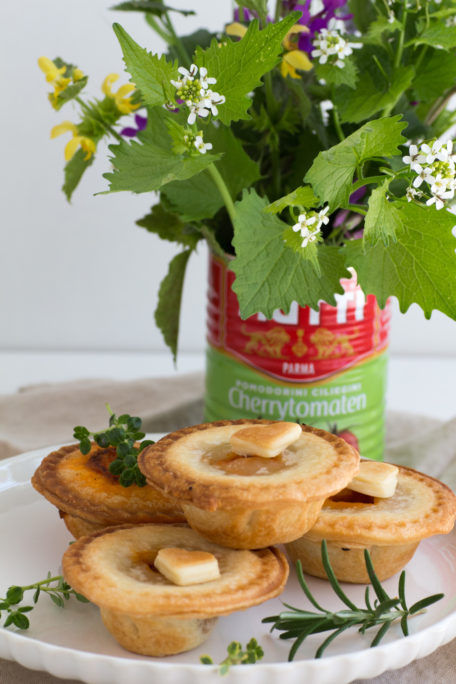 Hand Pies mit Tomate