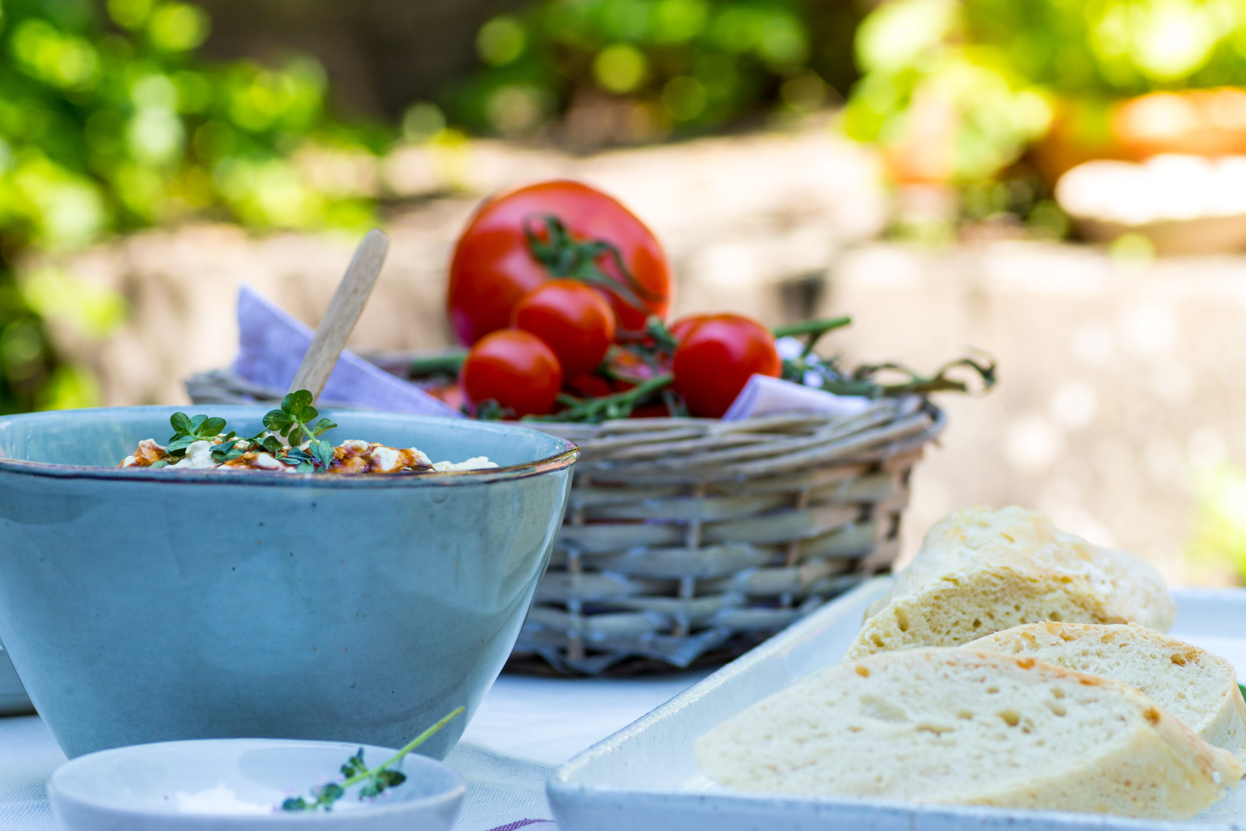 Magisches Baguette mit Aprikosen-Dattel-Dip, so unglaublich lecker ...