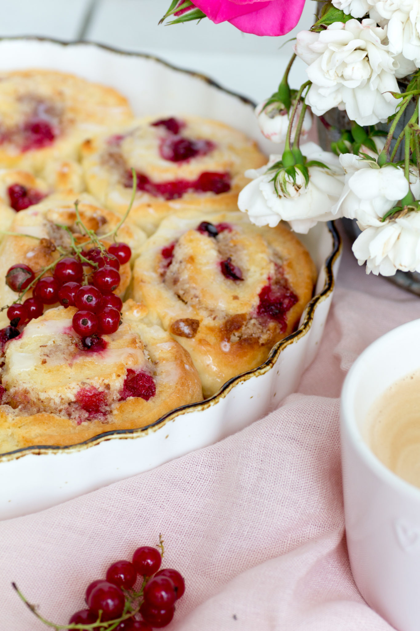 Schnelle Quark-Ölteig-Schnecken mit Johannisbeeren • House No 37